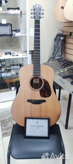 Акустическая гитара