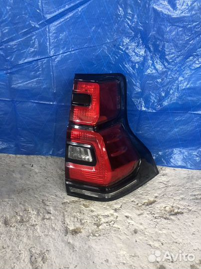 Правый фонарь на Land Cruiser Prado оригинал