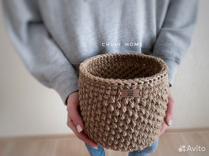 Вязаная корзина из джута. Ручная работа