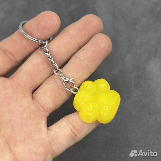 Брелок кошачья лапка