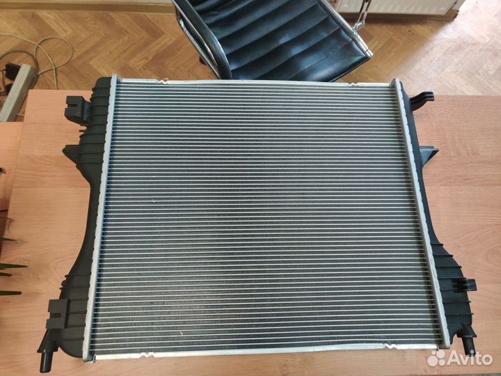 Радиатор охлаждения Jaguar XF бензин 2.0