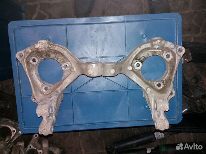 Кулак передний 25944109 шевроле каптива Антара