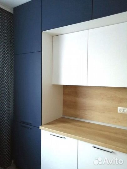 В потолок кухня на заказ