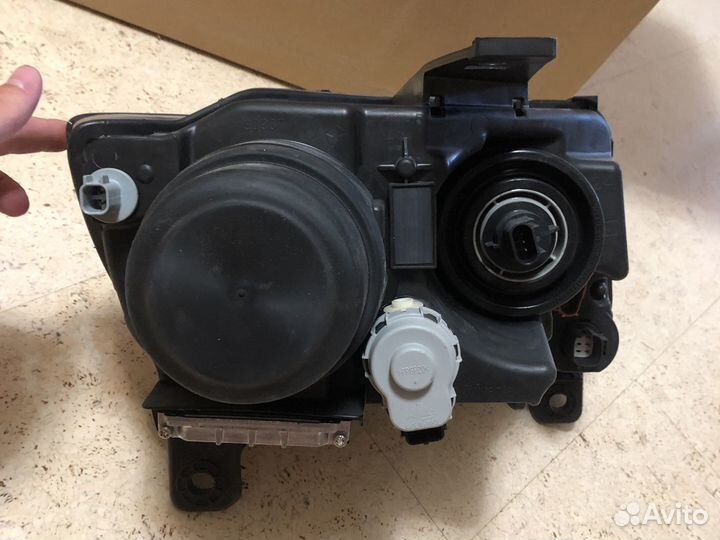 Jeep Grand Cherokee (WK2) Фара левая