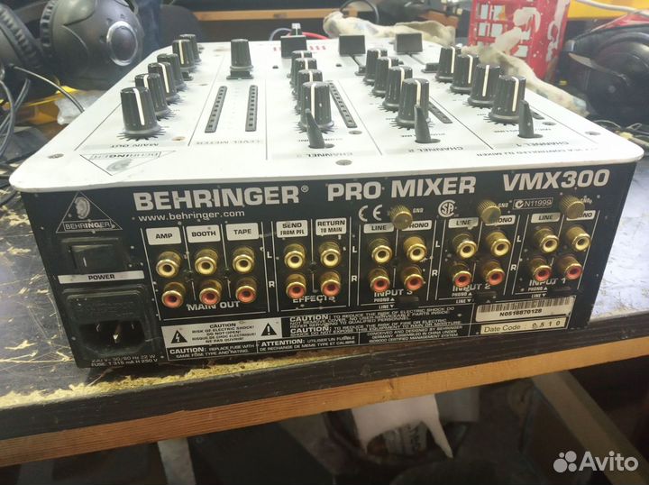 Микшерный DJ пульт Behringer VMX300