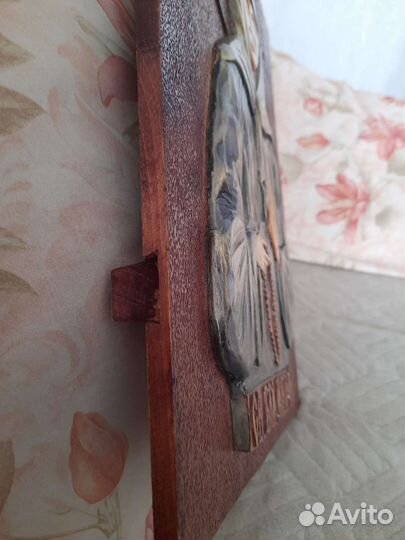 Резные иконы из дерева