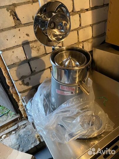 Соковыжималка для цитрусовых Vema SP2072/LM