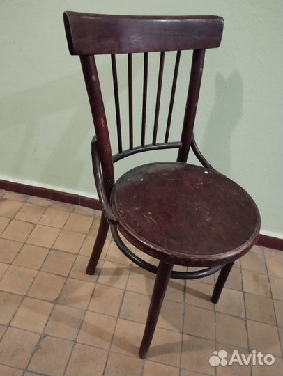 Винтажный стул с красивым тиснением