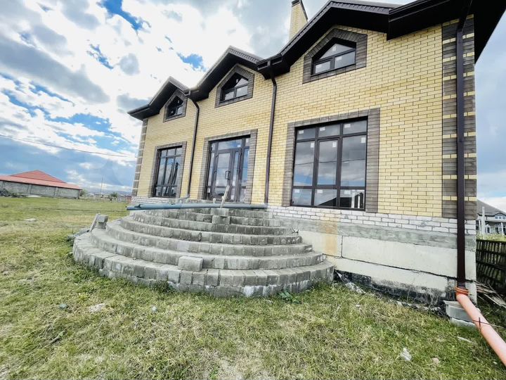 Дом 379,9 м² на участке 15 сот.