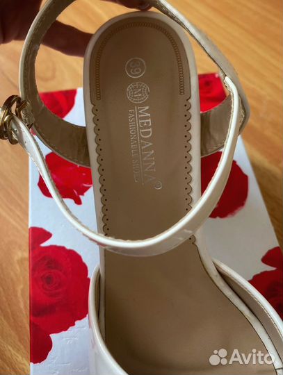 Босоножки женские