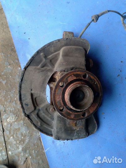 Volvo XC90 2005 кулак поворотный правый