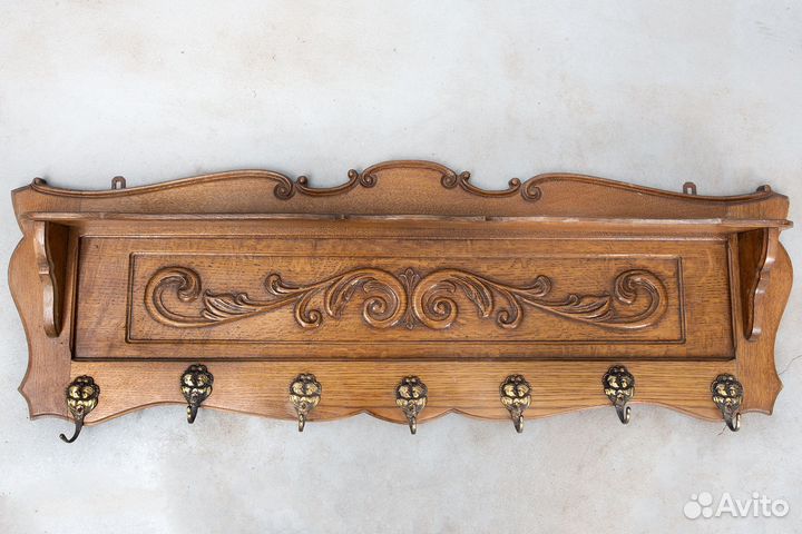 Резная деревянная настенная вешалка