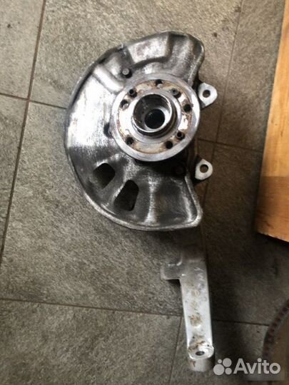 Кулак передний правый Mercedes-Benz Gl