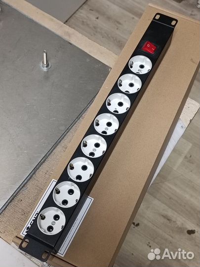 Блок электрических розеток на 9 гнезд Schuko, шнур