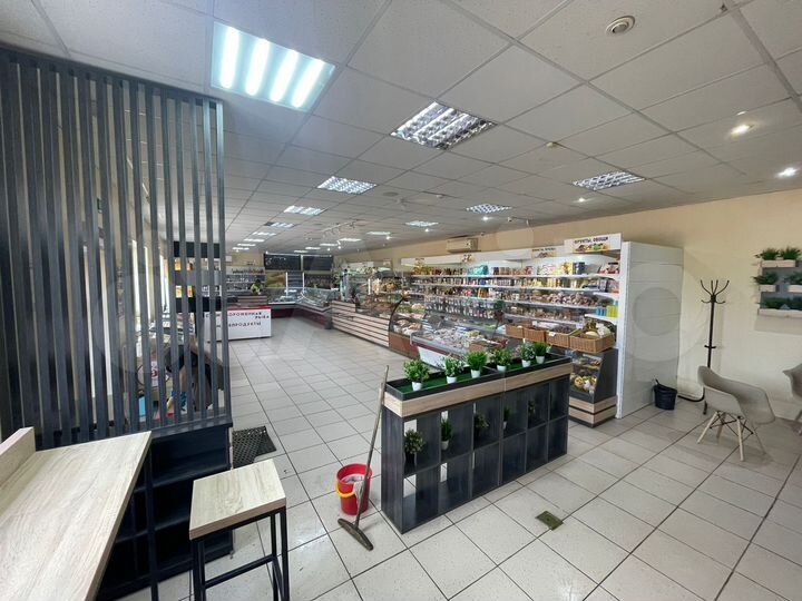 Торговая площадь на 1 линии, 305 м²