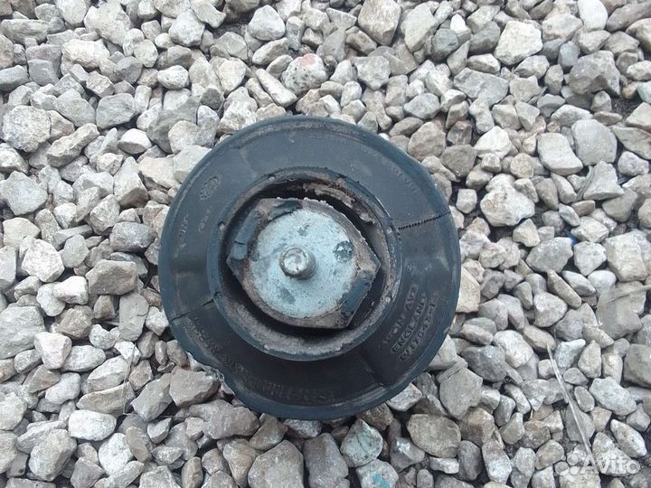 Подушка двигателя VW Passat B5/Audi A4 B5