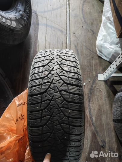 Bridgestone Blizzak Spike-02 205/55 R16