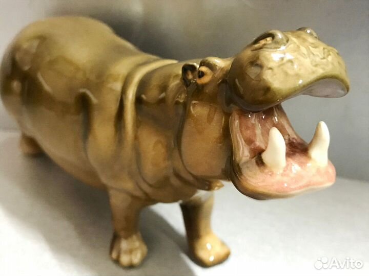 Бегемот фарфоровая статуэтка
