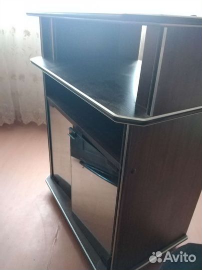 Телевизор с подставкой