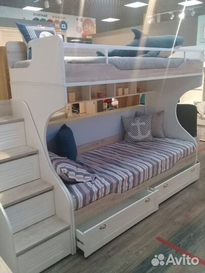 Кровать детская двухъярусная
