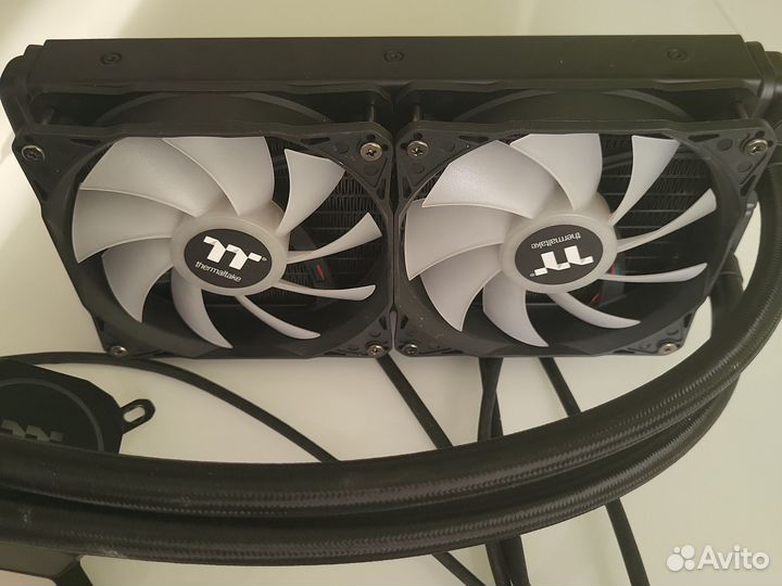 Thermaltake жидкостная система охлаждения TH240