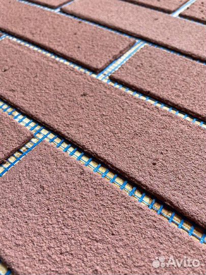 Гибкий кирпич на сетке с пленкой