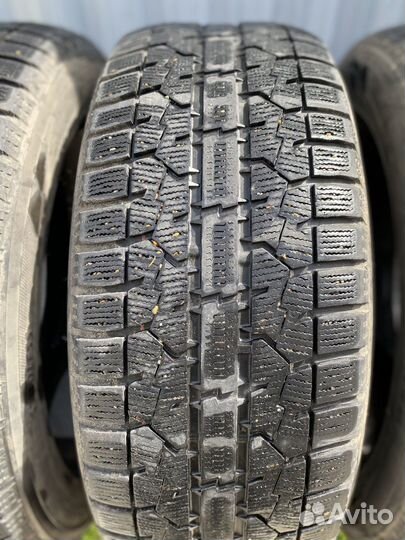 Toyo Observe Garit GIZ 215/55 R17 94T