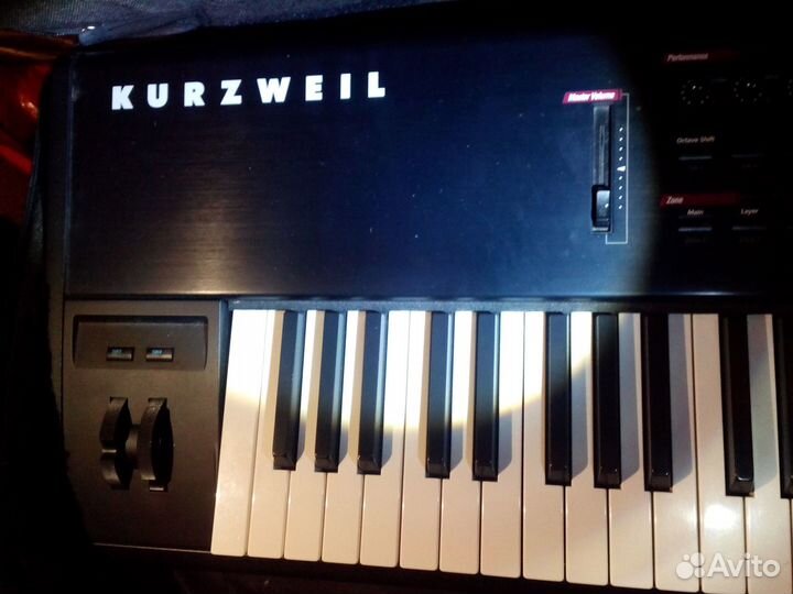 Синтезатор Kurzweil PC1se