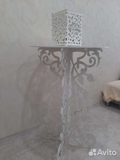 Декоративный столик