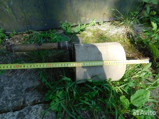 Старинный наждак-точилка с рукояткой ри