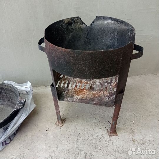 Казан чугунный 8 литров с подставкой