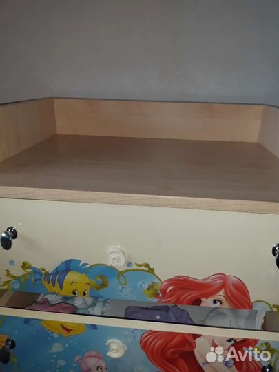 Детская кровать и комод