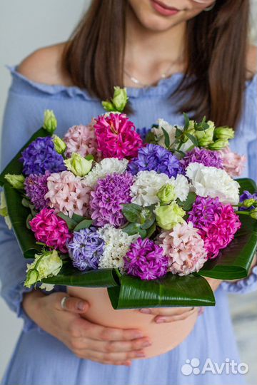 Живые цветы в колбе