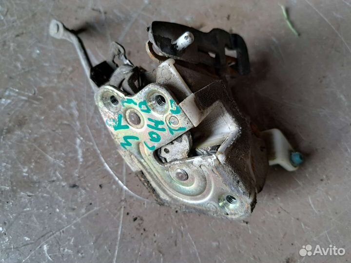 Замок двери задний правый Hyundai Sonata 3