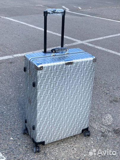 Дорожный чемодан на колесах Fendi