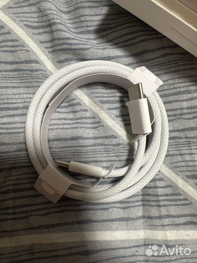 Шнур на iPhone 15