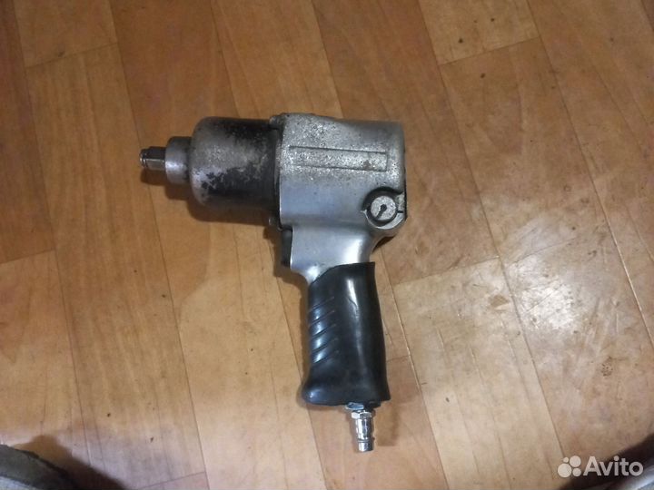 Гайковерт пневматический