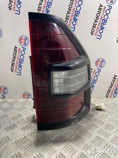 Фонарь Mitsubishi Pajero 3 V60