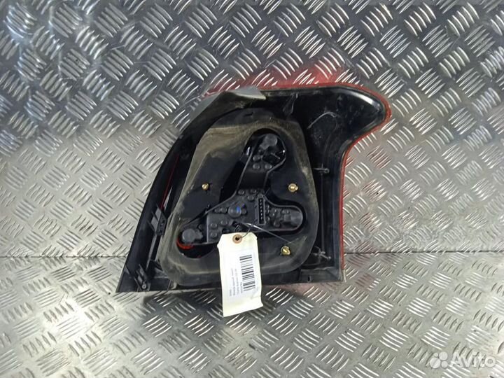 Фонарь 89028786 Toyota Avensis T25 (2003-2008)