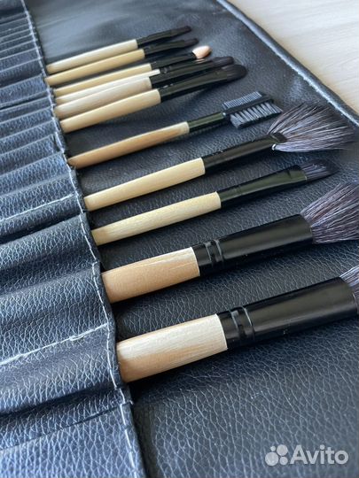Набор кистей для макияжа в чехле