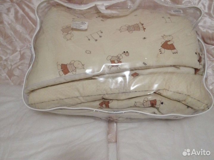 Бортик в кроватку с балдахином