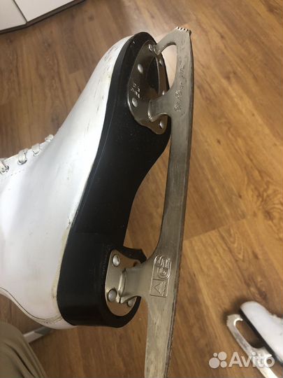 Коньки фигурные женские 40 размер