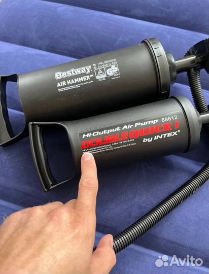 Надувной матрас 2 подушки + насос