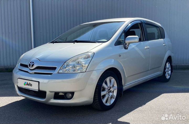 Toyota Corolla Verso 2.0 МТ, 2004, 290 000 км