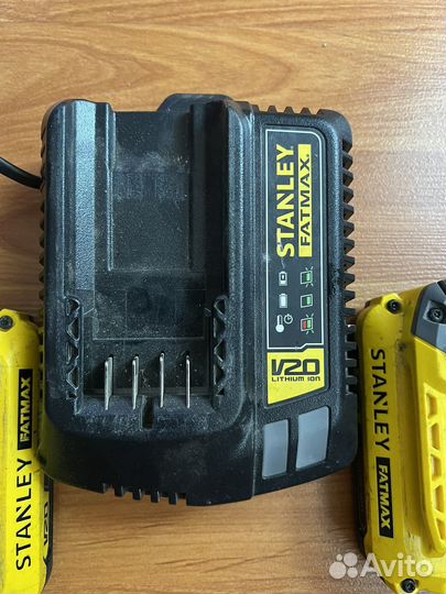 Зарядное устройство и два акб