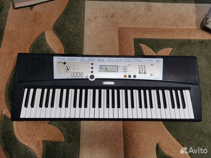 Синтезатор Yamaha PSR200