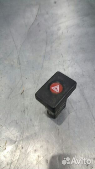 Кнопка аварийной сигнализации Renault Logan