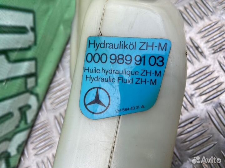 Бачок гур Mercedes-Benz S124 M102.982 1989