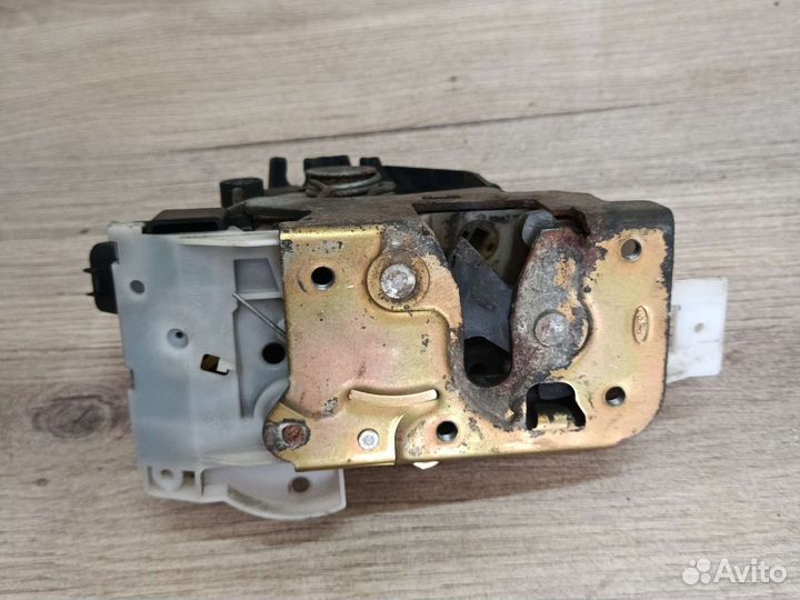 Замок двери задней правой ford focus 1
