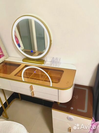 Туалетный столик. Столик для макияжа